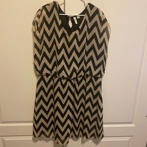 EUC... Chevron black/tan color dress